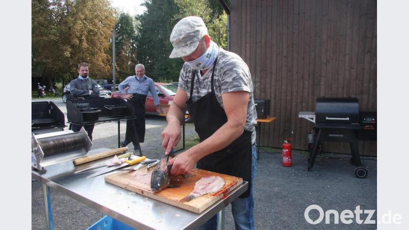 Grillkurs der Stiftlandgriller beim Fischereiverein am Fischerhüttenweg in Tirschenreuth Bild: wro