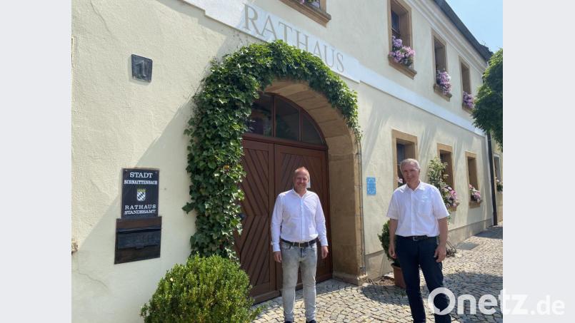 Schnaittenbachs Bürgermeister Marcus Eichenmüller (links) empfing Landtagsabgeordneten Harald Schwartz zum Antrittsbesuch im Schnaittenbacher Rathaus. Bild: paf