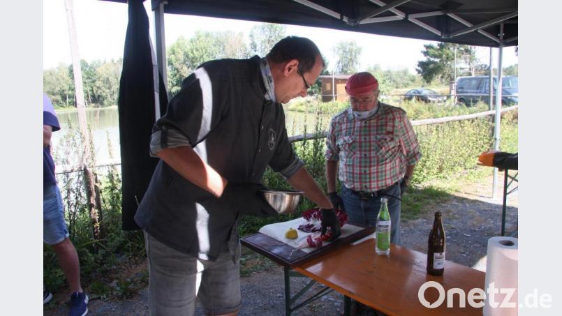 Grillkurs der Stiftlandgriller beim Fischereiverein am Fischerhüttenweg in Tirschenreuth Bild: wro
