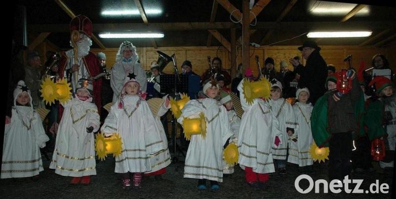 So viele Engel mit so wenig Abstand wird es beim Christkindlmarkt der Musikschule dieses Jahr mit Sicherheit nicht geben. Die Verantwortlichen im Rathaus und in der Schule zerbrechen sich unterdessen die Köpfe, ob Alternativen möglich sind. Bild: kwi