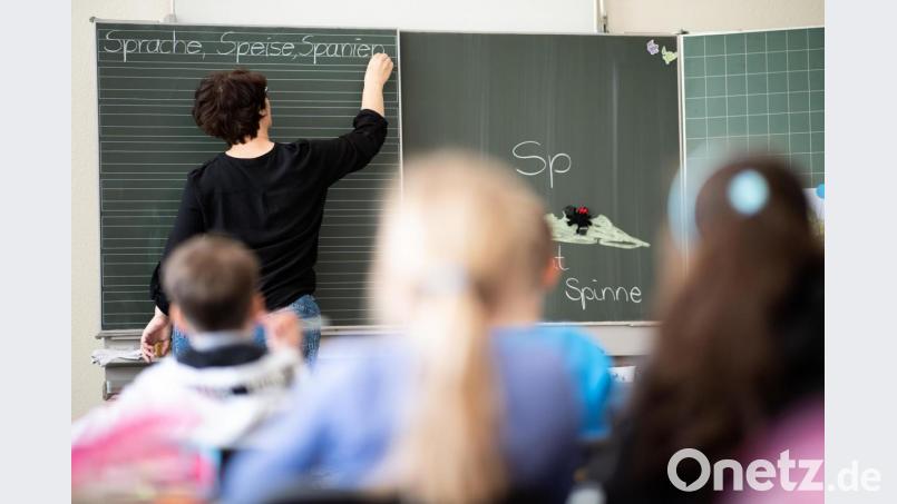 Mit dem neune Schuljahr sind alle Schüler in bayern in den Unerrciht zurückgekehrt. Nur die versprochenen Teamlehrer fehlen noch. Bild: Sebastian Gollnow/dpa