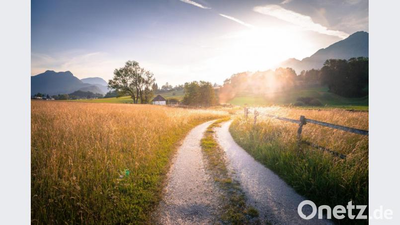 Der Weg durch die Trauer ist manchmal steinig und schwer: Drei junge Oberpfälzerinnen erzählen wie es ihnen nach dem Tod von ihrem Vater erging. Symbolbild: Patrick Daxenbichler/stock.adobe.com