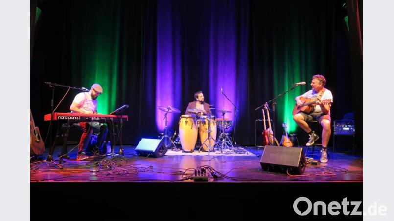 (Von links) Rocky Verardo, Andrea Paoletti und Richie Necker von „I CantAutori“ spielen eine Hommage an die Liedermacher Italiens. Bild: Verena Sägenschnitter