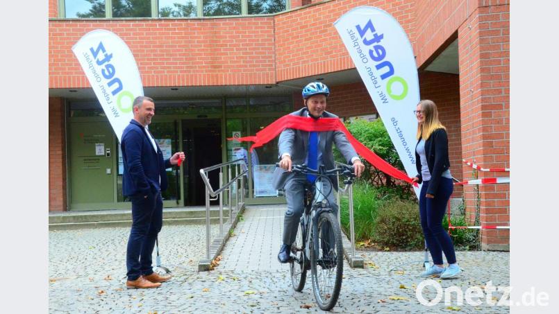 Oberbürgermeister Jens Meyer eröffnet die Stadtradel-Aktion. Bild: Kunz