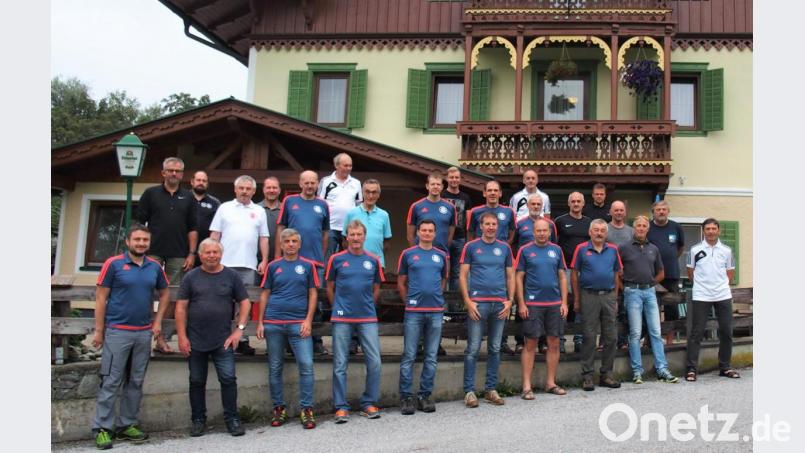 Die Ehenfelder Fußballer bei ihrem Wanderwochenende im Zillertal. Bild: fdl