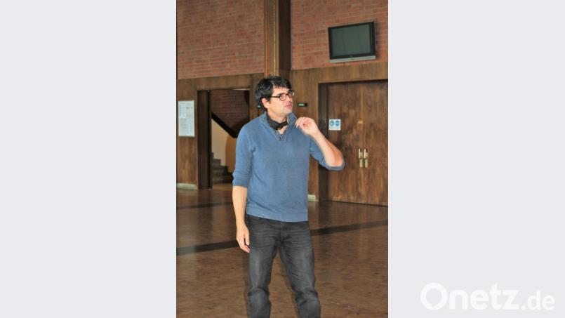 Regisseur Till Rickelt: &quot;Cyrano funktioniert über die Macht der Sprache&quot; . Bild: stg