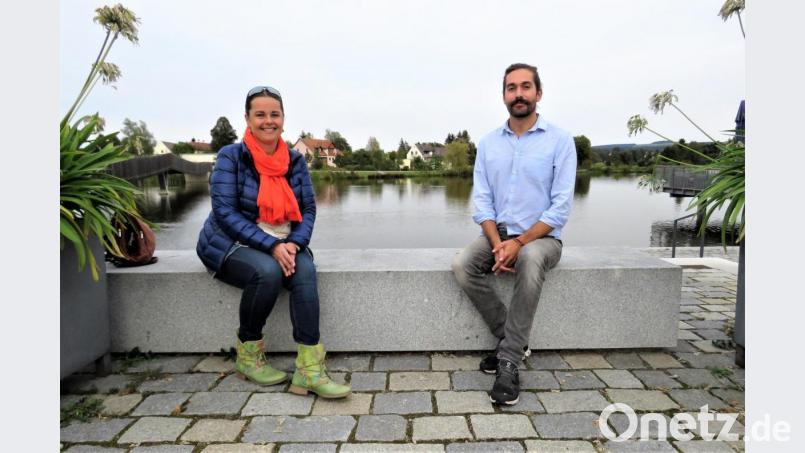 Die Theaterpädagogin und Grundschullehrerin Sandra Zech sowie MTT-Vorsitzender Julian Mühlmeier sind sehr gespannt, wie der erste Jugendtheaterkurs anlaufen wird. Erste Anmeldungen, sagen sie mit viel Freude, seien bereits eingegangen. Bild: ubb
