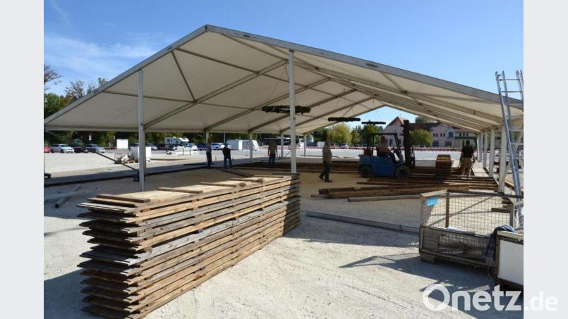Der erste Eindruck täuscht: Ein Festzelt wird es auf der Dult nicht geben – aber einen überdachten Biergarten. Bild: tk
