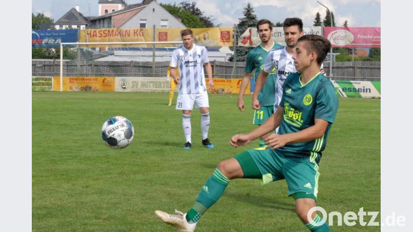 Der SV Mitterteich verlor am Samstag bei Spitzenreiter 1. SC Feucht mit 0:2. Kevin Grünauer hatte in der Anfangsphase die einzige Torchance der klar unterlegenen Stiftländer. Archivbild: gb