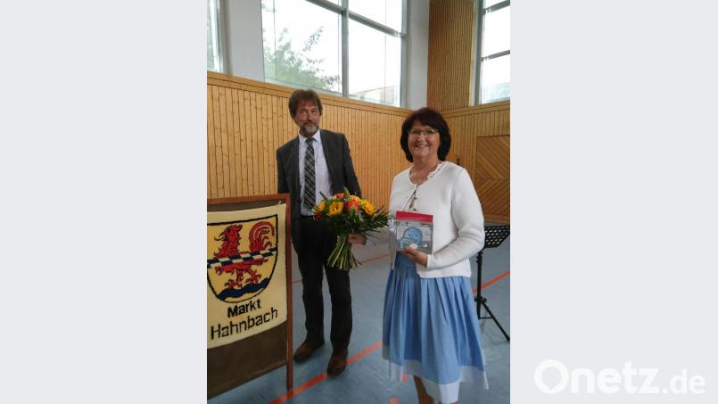 Nicht nur Rektor Heinz Meinl lobte und beschenkte Elisabeth Herkommer zum Abschied. Bild: mma