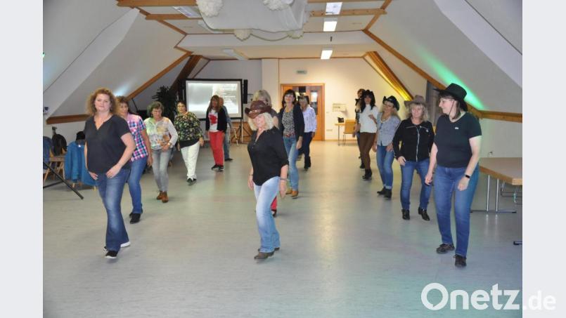 Der Mehrzweckraum des Sportvereins bietet dem „Wild Stumble Boots“ genügend Platz für ihre Choreographien. Bild: ak