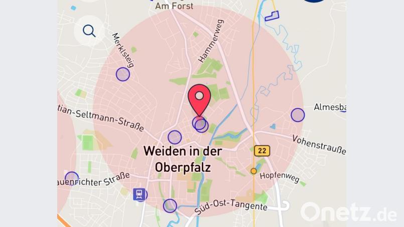 In der App "DFS Drohnen" der Deutschen Flugsicherung (DFS) ist ein Bereich mit 1,5 Kilometern Durchmesser rund um den Helikopter-Landeplatz am Klinikum Weiden rot markiert. Die Flugbeschränkungszone schließt die gesamte Innen- und Altstadt mit ein und geht weit darüber hinaus. Screenshot: DFS