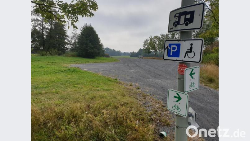 Noch ist die Fläche am Amtsgericht für Wohnmobile vorgesehen. Karl Berr will hier lieber mehr Raum für den Storch. Und das könnte sogar klappen. Denn in der Stadtratssitzung wusste Bürgermeister Franz Stahl, dass man eine alternative Fläche am Freibad prüfe. Bild: ws