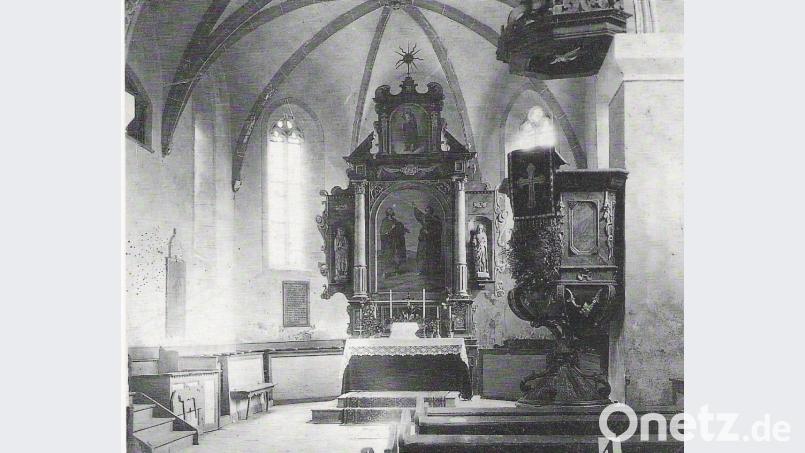So sah der Chorraum der St.-Peter-und-Paul-Kirche vor gut 100 Jahren aus. Als das Simultaneum 1929 aufgelöst wurde und die evangelischen Gemeinde das Gotteshaus übernahm, wurde der alte barocke Hauptaltar abgebaut. Archivbild: wsl