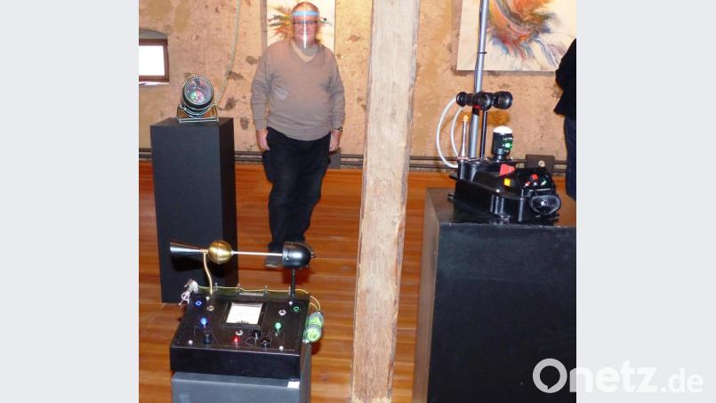 Der Lichtkünstler Stefan Stock, dessen Lichtobjekte im Steinstadel ausgestellt werden. Bild: jp