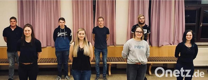 Das Vorstandsteam der Landjugend Münchenreuth mit (hintere Reihe, von links) Sebastian Männer, Lukas Forster, Bernhard Gradl, David Wifling sowie in der vorderen Reihe Franziska Kraus, Veronika Kraus, Anika Männer, Stefanie Hebenstreit. Bild: Stefanie Hebenstreit/exb