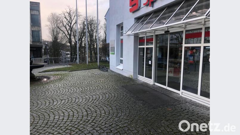 Auf dem Vorplatz dieser Sparkasse geschah am 3. Februar 2020 die Tat. Bild: Joachim Gebhardt