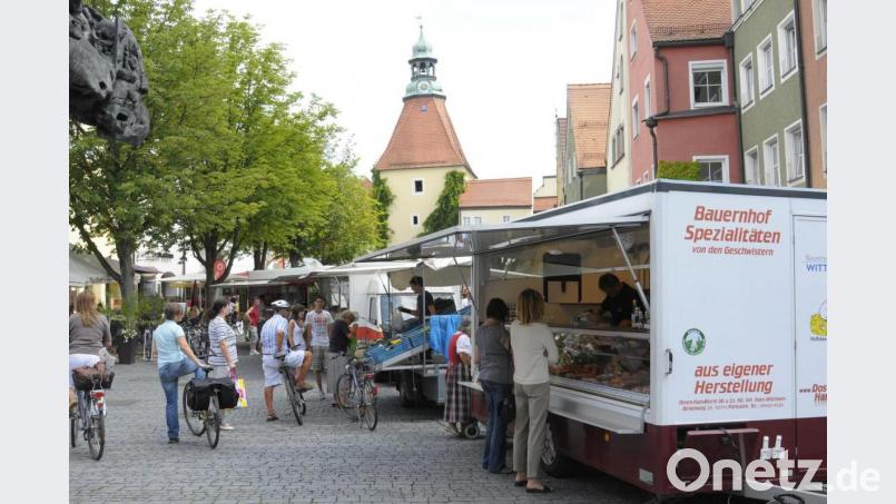 Für viele gehören Altstadt und Bauernmarkt zusammen wie Flutkanal und Max-Reger-Park. In Pandemiezeiten geraten jedoch auch solche ungeschriebenen Gesetze ins Wanken. Bild: Petra Hartl
