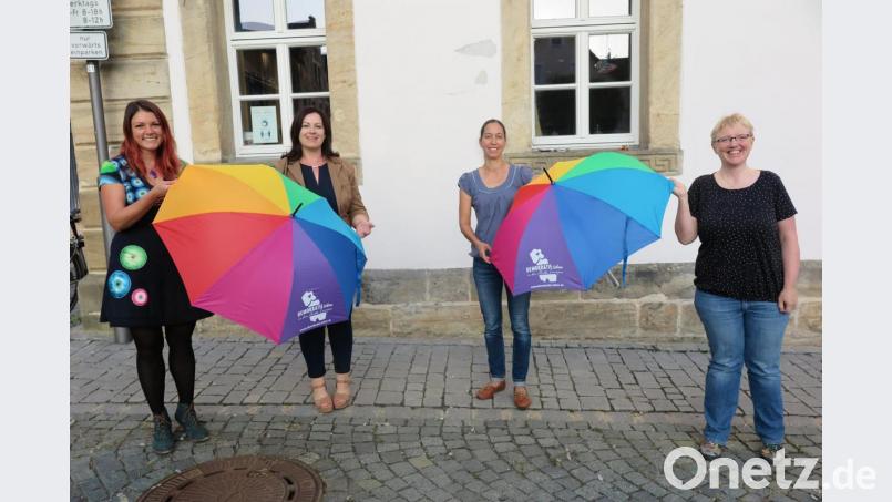 Jessika Wöhrl-Neuber (links) und Dr. Jennifer Reber (rechts) vom Organisationstag des Aktionstages begrüßten die Schirmherrinnen Claudia Grillmeier (Zweite von links) und Katharina Hage (Dritte von links) als Schirmherrinnen. Bild: jzk
