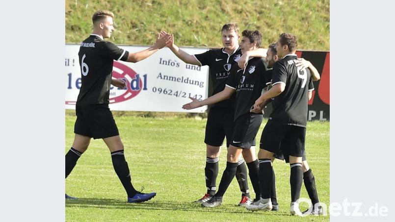 Gleich viermal bejubelten die Haselmühler einen Treffer. Bild: Hubert Ziegler