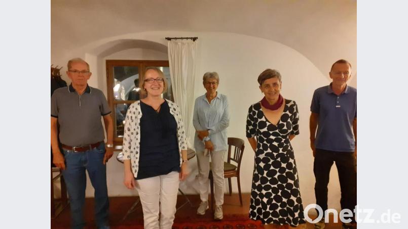 Der Freundeskreis Périgueux hat einen neuen Vorstand gewählt: Weiterhin an der Spitze steht Vorsitzende Anne-Marie Brey (Zweite von rechts). Bild: Freundeskreis Périgueux