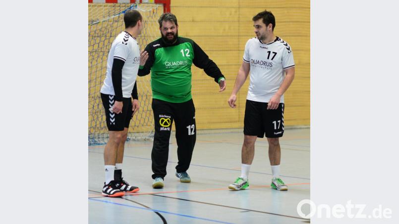 Martin Strejc (Mitte) kann seinen Vorderleuten Christof Gsödl (links) und Christian Schanderl keine Anweisungen geben. Der HSG-Torhüter und sein Bruder Jaroslav werden aus dem Risikogebiet Tschechiennicht einreisen. Bild: ham