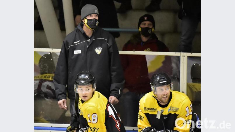 ERSC-Trainer Dan Heilman (hinten) erwartet zum Auftakt in der Bayernliga zwei harte Brocken. Bild: Hubert Ziegler