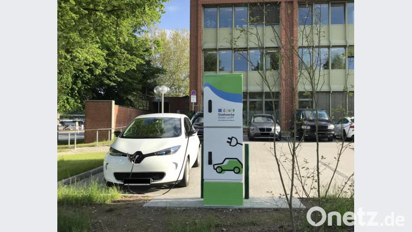 Ein Beitrag zum Klimaschutz: Die Ladesäule beim Neuen Rathaus. Seitdem die Benutzung kostenpflichtig ist, wird sie laut Verwaltung jedoch nur noch wenig angenommen. Bild: exb/Stadt weiden