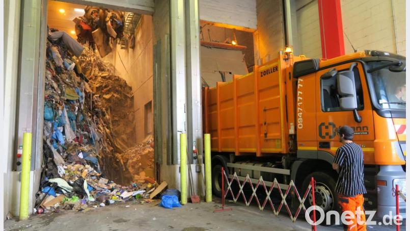 Das Müllkraftwerk Schwandorf entsorgt seit zehn Jahren „freigemessenen Abfall“ aus Kernkraftwerken. Jetzt rührt sich dagegen Widerstand. Bild: Hirsch
