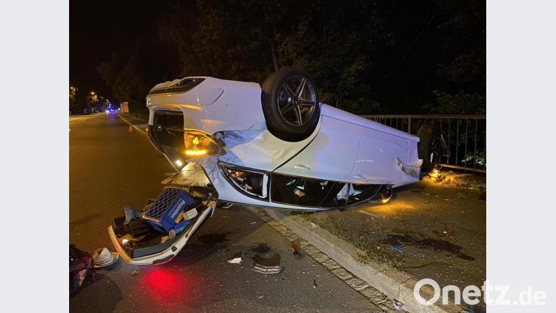 Aus diesem Wrack kletterten die Insassen lediglich leicht verletzt. Bild: Gustl Beer