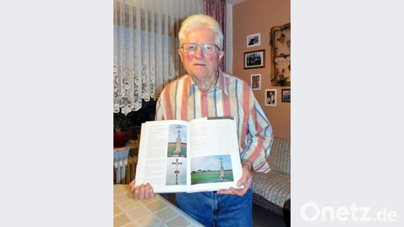 106 Flurdenkmäler hat Werner Veigl unter anderem hinsichtlich ihrer Entstehungsgeschichte untersucht. Die Ergebnisse von zwölf Jahren Arbeit hat er in einem Buch festgehalten. Bild: hai