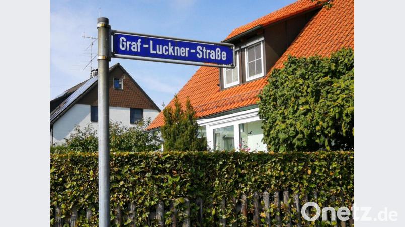 Wahrscheinlich benannte der Stadtrat 1981 die Graf-Luckner-Straße unter dem Eindruck der damals sehr populären Fernsehserie über den Seehelden aus dem Ersten Weltkrieg. Heute ist der Name etwas in Verruf geraten, umbenannt wird die Straße aber nicht. Bild: ass