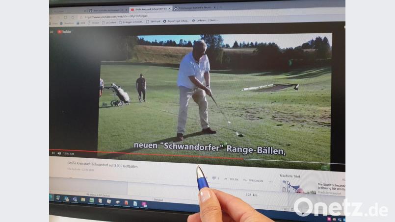 Das Video zeigt nicht nur Oberbürgermeister Andreas Feller bei den ersten Abschlägen mit dem Schwandorf-Ball. Es erklärt auch das Sponsoring Bild: Hösamer