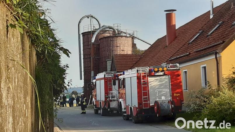 Am Ortsausgang von Hardt in Richtung Schönbrunn droht ein Hochsilo umzukippen. Bild: Lowak