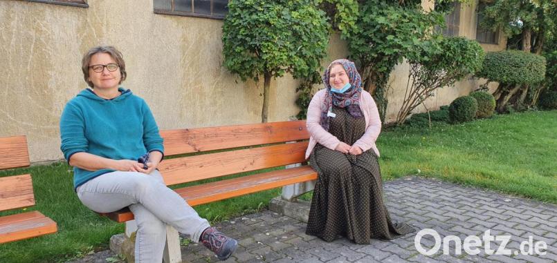 Zum Tag des Flüchtlings am Freitag, 2. Oktober, erzählen Anne Kuchler von der Caritas (links) und Larisa von den Auswirkungen der Coronakrise auf das Leben in Asylbewerberunterkünften. In solch einer lebt Larisa mit ihren vier Kindern. Bild: wih