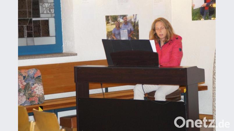 Evi Beck sang das Titellied zur Ausstellung . Bild: wel