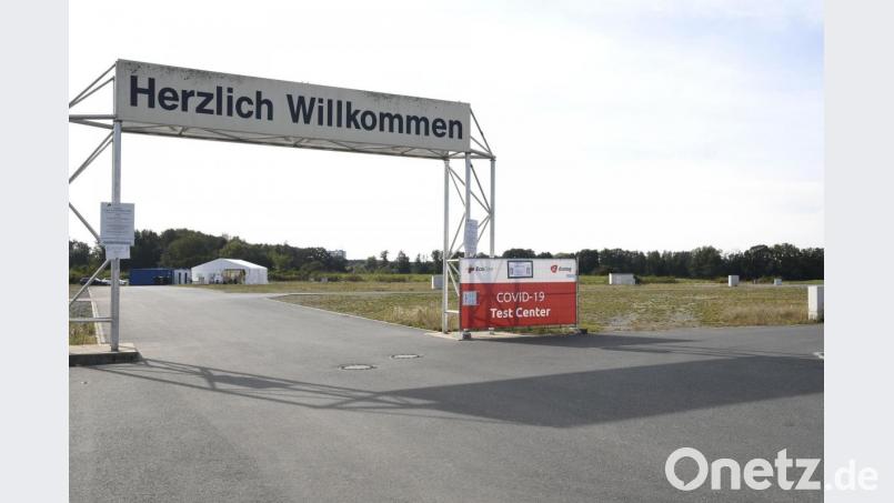 Das Corona-Testzentrum des Landratsamtes Neustadt und der Stadt Weiden findet sich aktuell auf dem Festplatz an der Conrad-Röntgen-Straße. Am 24. Oktober wollen dort außerdem Corona-Gegner demonstrieren. Bild: Petra Hartl