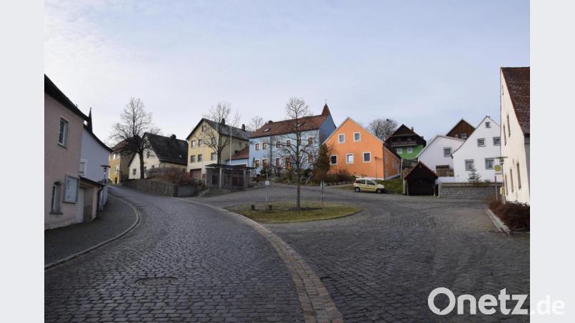 Die Gemeinde hofft, dass der Buswendeplatz nicht die gedeckelten Mittel verschlingt. Die Neigung abzusenken, wird wohl teuer werden. Bild: fz