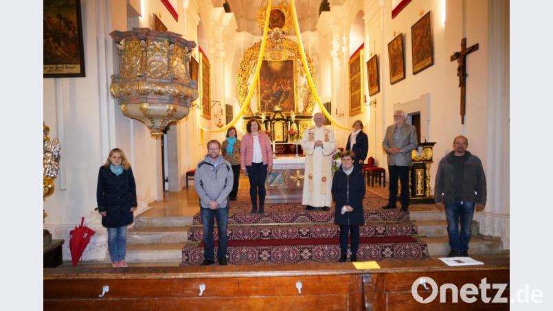 KLB-Kreisseelsorger Franz Winklmann (Mitte) feiert mit seinen Freunden der Landvolk - Kreisrunde beim Bruder-Klaus-Tag sein 50-jähriges Priesterjubiläum. Bild: fvo