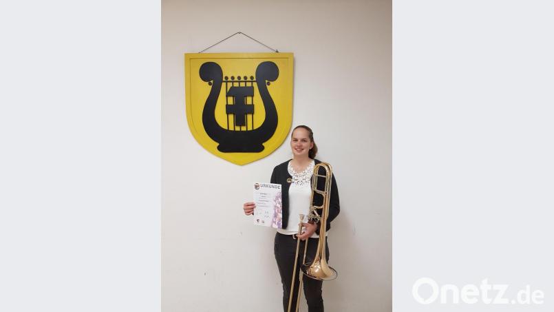 Die Orchester-Musikerin und Leiterin des Jugendorchesters, Irene Meiler, besteht die Gold-Prüfung des Nordbayerischen Musikbunds im Fach Posaune. Bild: sak
