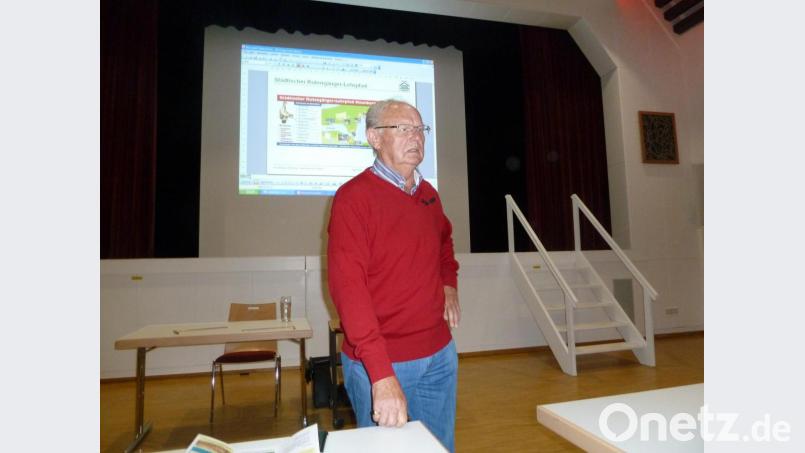 Karl Dietl referierte beim Männerverein Nabburg über die Wirkung von Erdstrahlen. Bild: Walter Elberskirch/exb