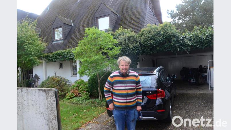 Drehpause am Mühlweg. Marcus H. Rosenmüller tankt Sauerstoff, bevor er sich wieder den Zoff zwischen seinem Hauptdarsteller und dessen Tochter anhören muss. Bild: Kunz