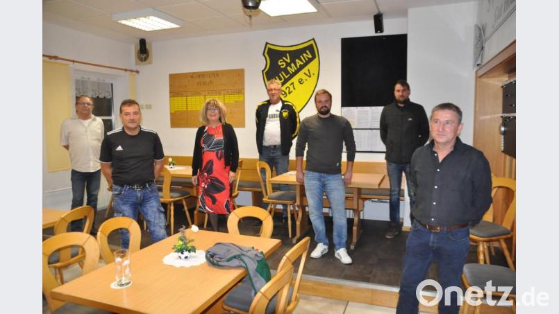 Rechtsschutzverantwortlicher Karl Todt (links) leitete die Neuwahlen bei der IG Bau. Die neue Führungsriege des Ortsverbandes bilden Thomas Schmidt, Angela Gronau, Wolfgang Schönfelder, Anton Besold, Sebastian Wolf und Thomas Hecht (von links). Bild: ak