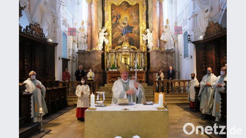 Mit einem erfrischenden Pontifikalamt mit viel Volksgesang feiert Speinshart das 99. Rosenkranzfest Bild: do