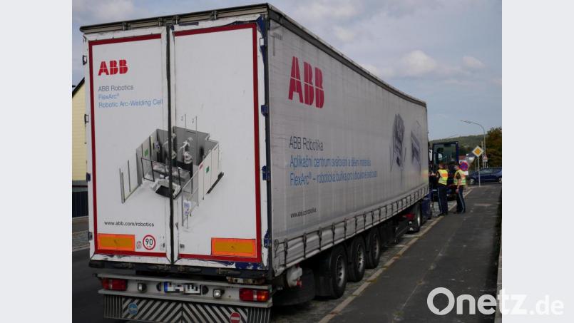 Sowohl bei der Ein- als auch bei der Ausreise – wie hier - wurden Pkw und Lkw kontrolliert. Bild: hmr