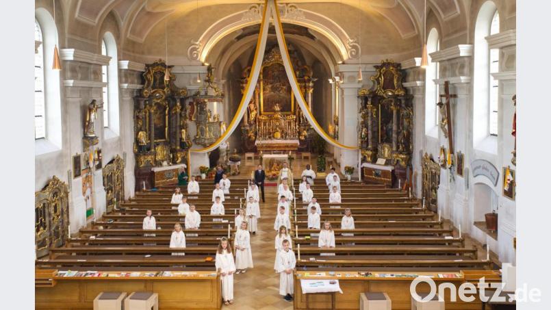 Zwei Gottesdienste und eine Dankandacht. Bei letzterer konnten alle Kommunionkinder gemeinsam feiern. Bild: JOCHEN NEUMANN
ERBENDORF
