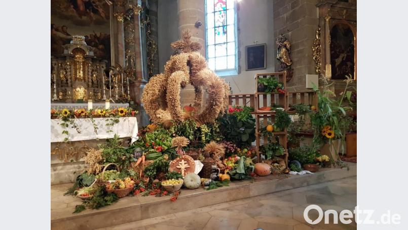 Die Erntedankkrone in Kemnath hat die Dorfgemeinschaft Berndorf gestaltet. Bild: kaz