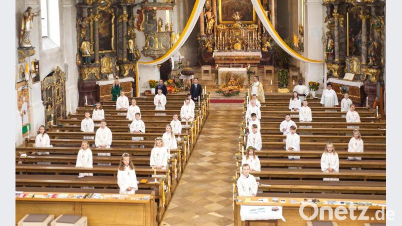 Zwei Gottesdienste und eine Dankandacht. Bei letzterer konnten alle Kommunionkinder gemeinsam feiern. Bild: JOCHEN NEUMANN
ERBENDORF