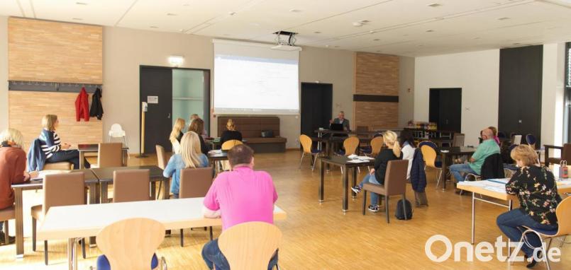 Vertreter der Musikvereine und Gruppen sowie der Kindertagesstätten und Schule diskutierten über die musikalische Früherziehung gemeinsam mit Bürgermeister Johannes Reger. Bild: njn