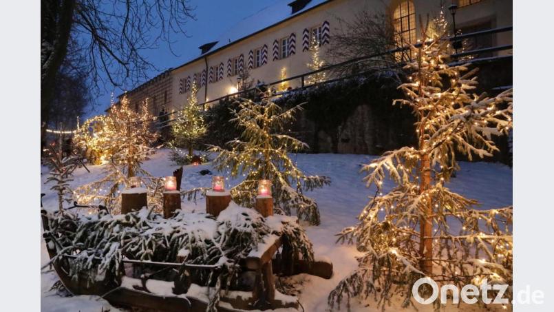Die Schlossweihnacht in Guteneck zieht normalerweise tausende Besucher an. Trotz Corona soll der Markt auch in diesem Jahr stattfinden - mit weniger Gästen an mehr Öffnungstagen. Bild: Gerhard Götz
